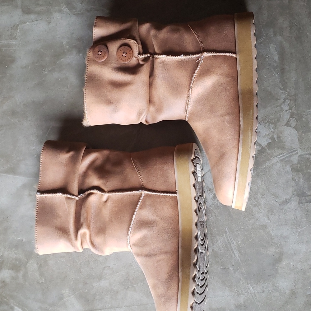 Women's Size 9 Sketchers Winter Boots